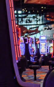 Meja blackjack VIP di kasino live Betsoft dengan suasana eksklusif dan dealer berpengalaman
